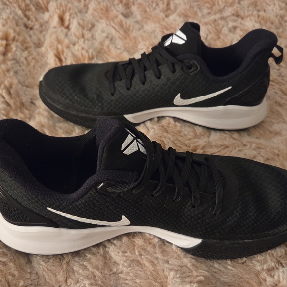 Nike - Picture 4 of 8